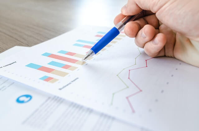 A growth hacker checks on a piece of paper how well his business is doing through the growth hacking strategies.